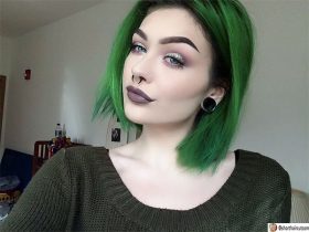 haircut green female