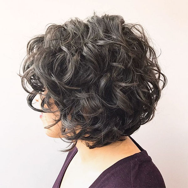 short hairstyles for women with curly hair